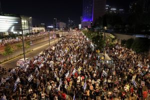 تظاهرات حاشدة ضد نتنياهو.. و إعلان الولايات المتحدة عن إرسال قاذفات جديدة إلى المنطقة - 5 - سيناء الإخبارية