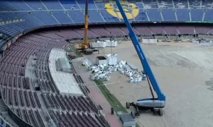 جماهير فريق برشلونة تترقب عودة اللاعبين إلى الإستاد التاريخي للنادي " الكامب نو " - 1 - سيناء الإخبارية