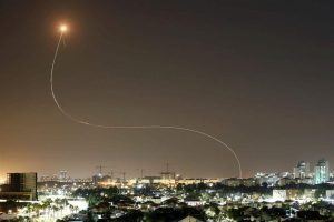 ارتفاع عدد المصابين في تل أبيب إلى 6 جراء سقوط صاروخ أطلق من لبنان - 1 - سيناء الإخبارية
