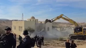 قوات الاحتلال تهدم مسجدا في بلدة جبل المكبر بمدينة القدس المحتلة - 3 - سيناء الإخبارية