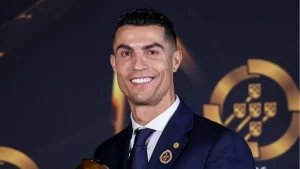 كريستيانو رونالدو يتوج بجائزة "بلاتينيوم كويناس" ويعزز مكانته كأيقونة كرة القدم العالمية - 1 - سيناء الإخبارية
