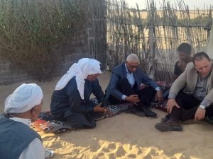 محافظ شمال سيناء يلبي دعوة مواطن لتناول القهوة في منزله بمركز رفح - 1 - سيناء الإخبارية