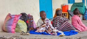 معاناة إنسانية غير مسبوقة لأطفال السودان الذين وقعوا بين جروح الحرب وانفجارات القنابل وأمراض سوء التغذية الحاد - 5 - سيناء الإخبارية
