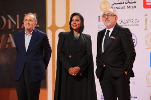 العلم الفلسطيني يتألق على السجادة الحمراء في افتتاح مهرجان القاهرة السينمائي الـ 45 - 1 - سيناء الإخبارية