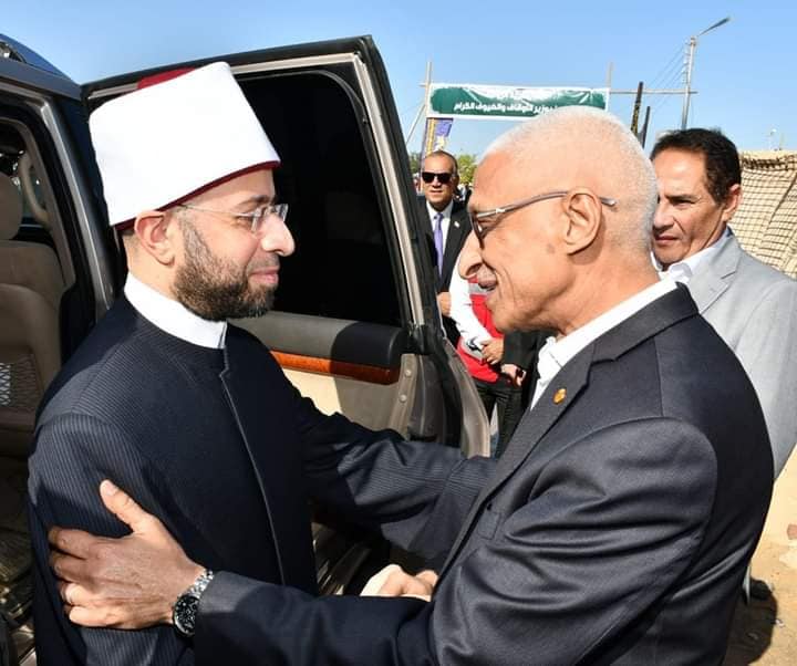 وزير الأوقاف يؤدي صلاة الجمعة ببئر العبد ويكرم حفظة القرآن الكريم في شمال سيناء - 5 - سيناء الإخبارية