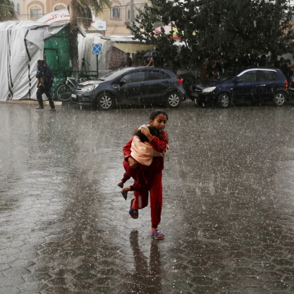 أزمة إنسانية تهدد سكان غزة.. البرد والصقيع يفاقمان معاناة النازحين - 3 - سيناء الإخبارية