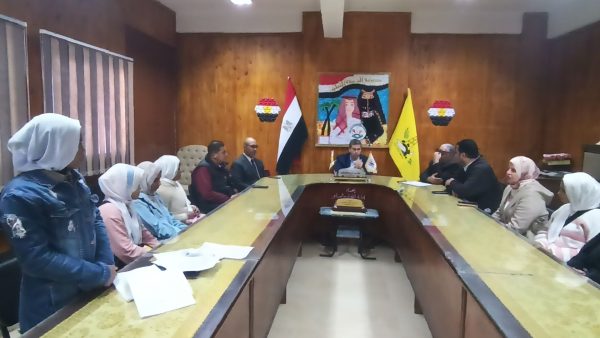 حمزة رضوان يكرم الطالبات الموهوبات في الرسم والشعر بمدرسة بغداد الإعدادية - 1 - سيناء الإخبارية