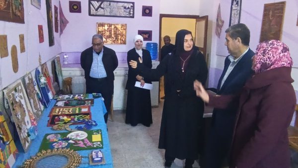 حمزة رضوان وحنان المداح يفتتحان معرض نتائج التربية الفنية في شمال سيناء - 3 - سيناء الإخبارية