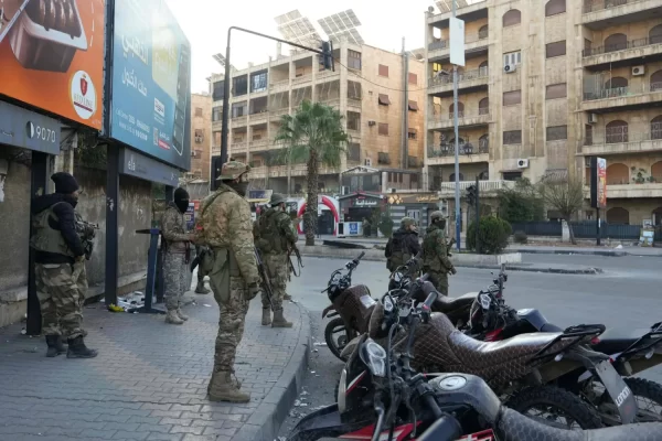 هل تصل الفصائل المسلحة إلى دمشق بعد سقوط حلب وإدلب وحماة وتراجع الموقف الروسي؟ - 1 - سيناء الإخبارية