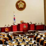 كوريا الجنوبية.. احتجاجات واسعة أمام البرلمان رفضًا للأحكام العرفية - 7 - سيناء الإخبارية