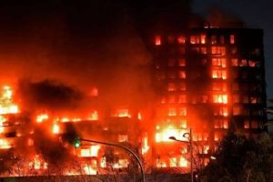 إصابة 4 أشخاص و20 مفقودا إثر انفجار قوي بمبنى سكني بلاهاي الهولندية - 5 - سيناء الإخبارية