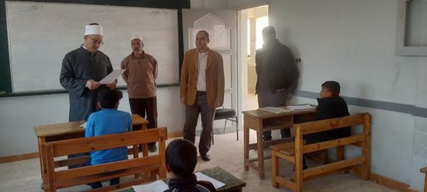 مدير المنطقة الأزهرية بشمال سيناء يتابع امتحانات المهام الأدائية في قبر عمير - 3 - سيناء الإخبارية