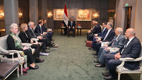 الرئيس السيسي يشهد توقيع عقد بين "إمباور" النرويجية و"الفطيم" لتنفيذ مشروع للطاقة الشمسية في مصرة - 1 - سيناء الإخبارية