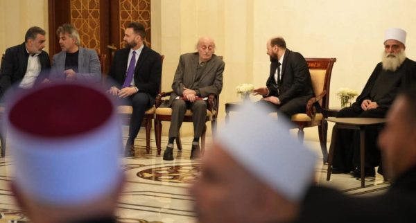 جنبلاط يزور دمشق ويلتقي الجولاني في أول زيارة لمسؤول لبناني بعد سقوط نظام الأسد - 1 - سيناء الإخبارية