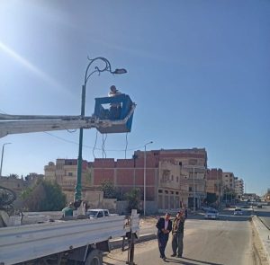 شمال سيناء: تركيب كشافات إضاءة جديدة على كوبري أبو صقل لتعزيز السلامة المرورية وحماية الأرواح - 3 - سيناء الإخبارية