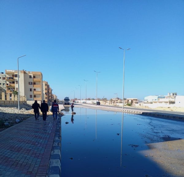 رئيس مدينة العريش يتابع إصلاح خط الصرف الصحي بطريق الشيخ زويد لإنهاء أزمة طفح المجاري - 3 - سيناء الإخبارية
