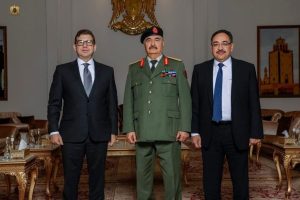 المشير خليفة حفتر يستقبل اللواء حسن رشاد والوفد المرافق له ببنغازي - 1 - سيناء الإخبارية
