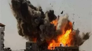 انتشال جثماني شهيدين إثر قصف للاحتلال على حي الجنينة شرقي مدينة رفح - 1 - سيناء الإخبارية