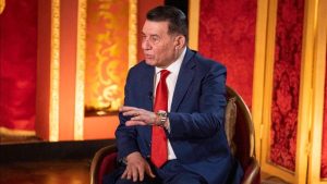 تعرض الإعلامي مدحت شلبي إلى وعكة صحية مفاجئة غيبته عن تقديم برنامجه - 3 - سيناء الإخبارية