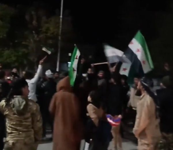 احتفالات شعبية في مدينة بانياس بسوريا فرحًا بسقوط نظام بشار الأسد - 3 - سيناء الإخبارية
