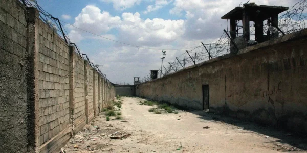 مقطع فيديو يوثق لحظات تحرير النساء والأطفال من سجن صيدنايا في سوريا - 1 - سيناء الإخبارية
