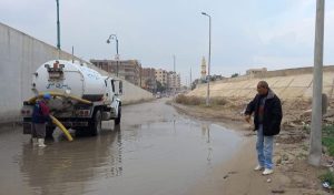 شركة مياه شمال سيناء تقوم بعمليات سحب وتصريف مياه الأمطار من شوارع مدينة العريش - 3 - سيناء الإخبارية
