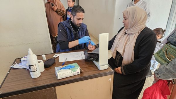 قافلة طبية شاملة تقدم خدماتها المجانية لـ 321 مواطنًا في قرية السكاسكة بشمال سيناء - 9 - سيناء الإخبارية