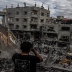 قوات الاحتلال الإسرائيلي تحاصر بالنيران مدارس أبو تمام وسط بلدة بيت لاهيا شمالي قطاع غزة - 7 - سيناء الإخبارية