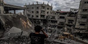 قوات الاحتلال الإسرائيلي تحاصر بالنيران مدارس أبو تمام وسط بلدة بيت لاهيا شمالي قطاع غزة - 3 - سيناء الإخبارية