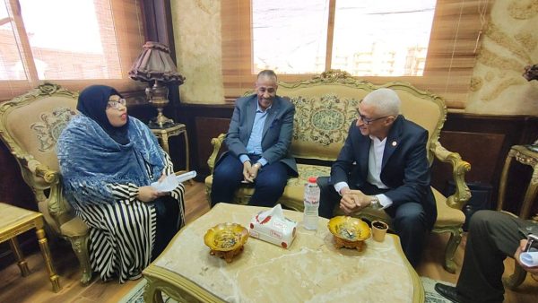 مجاور يلتقي عدد من مواطني شمال سيناء عقب انتهاء المنتدى الوطني لبناء الوعي - 7 - سيناء الإخبارية