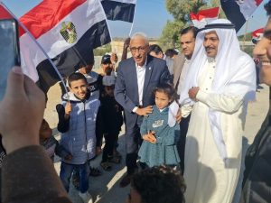 محافظ شمال سيناء يقوم بجولة ميدانيه لقرية قاطية للتأكد من تنفيذ القرارات التي اتُخذت خلال زيارة القرية منذ عدة أيام - 5 - سيناء الإخبارية