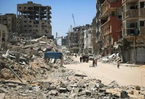 مصابون بقصف إسرائيلي استهدف خيام النازحين بمنطقة المواصي بخان يونس - 1 - سيناء الإخبارية