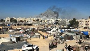 مصابون بقصف إسرائيلي استهدف خيام النازحين بمنطقة المواصي بخان يونس - 3 - سيناء الإخبارية