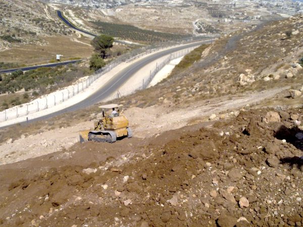 سلطات الاحتلال الإسرائيلي تصادر 24 ألف دونم من أراضي الضفة الغربية - 1 - سيناء الإخبارية
