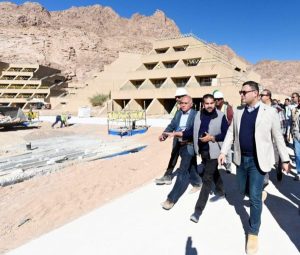 وزير الإسكان يتفقد مشروع تطوير موقع التجلي الأعظم في سانت كاترين - 1 - سيناء الإخبارية