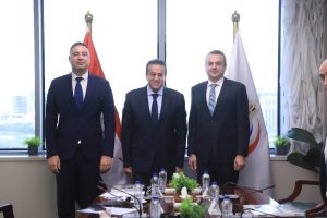 وزير الصحة والسكان يستقبل رئيس مجلس إدارة شركة "ENKA" العالمية لبحث سبل التعاون في القطاع الصحى - 7 - سيناء الإخبارية