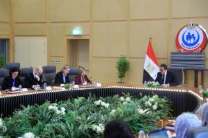 وزير الصحة يبحث مع نائب رئيس بنك الاستثمار الأوروبي سبل تعزيز التعاون والاستثمار في القطاع الصحي - 1 - سيناء الإخبارية