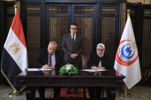 وزير الصحة يشهد توقيع بروتوكول تعاون مع صندوق التعويض عن مخاطر المهن الطبية لدعم البرامج التدريبية للعاملين بالوزارة - 1 - سيناء الإخبارية