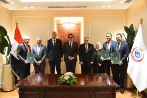 وزير الصحة يشهد توقيع بروتوكول لإنشاء مصنع متعدد الأغراض للمواد الخام الدوائية في مصر - 1 - سيناء الإخبارية