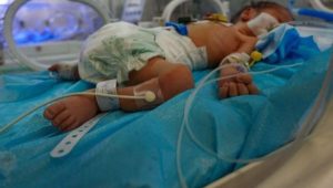 وفاة الرضيع الخامس بقطاع غزة في أقل من أسبوع بسبب البرد - 1 - سيناء الإخبارية