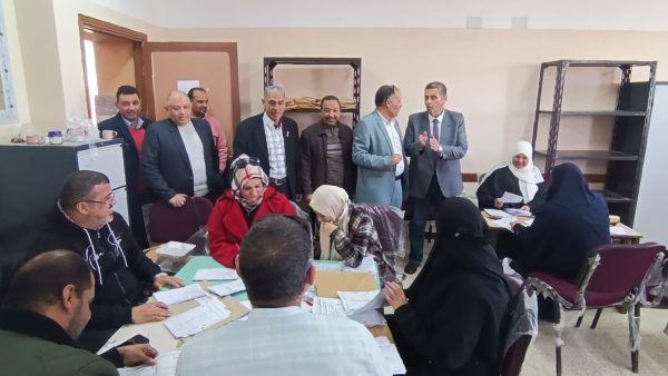 حمزة رضوان يتابع تصحيح امتحانات الشهادة الإعدادية في شمال سيناء - 1 - سيناء الإخبارية