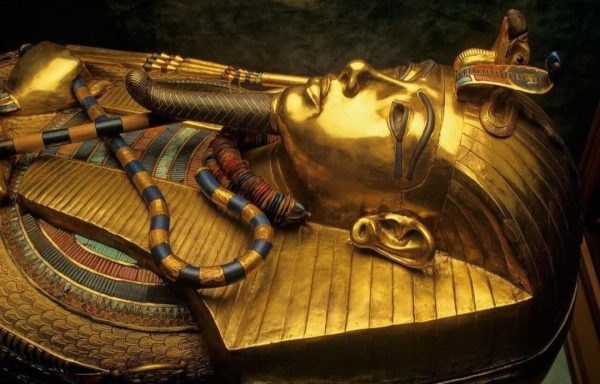 آخر القطع الأثرية تصل إلى المتحف المصري الكبير استعدادًا للافتتاح.. صور - 11 - سيناء الإخبارية