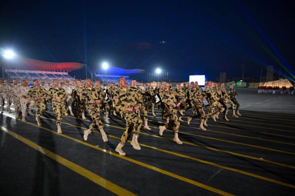 الرئيس السيسي يشارك طلبة الأكاديمية العسكرية صلاة الفجر ويتابع تدريباتهم الصباحية - 13 - سيناء الإخبارية