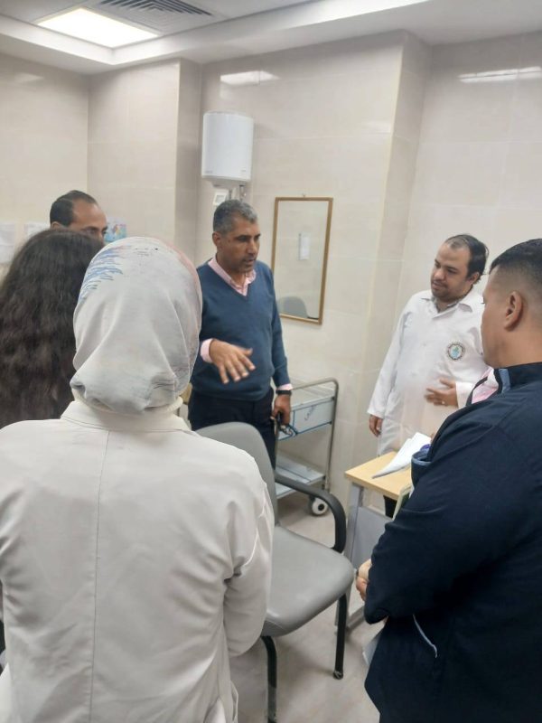 مدير الرعاية الثانوية يتفقد مجمع الفيروز الطبي بطور سيناء لتقييم مستوى الخدمات الصحية - 1 - سيناء الإخبارية