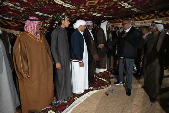 محافظ جنوب سيناء يشارك في مأدبة عشاء القبائل والوفود المشاركين في مهرجان الهجن - 11 - سيناء الإخبارية