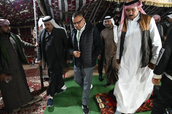 محافظ جنوب سيناء يشارك في مأدبة عشاء القبائل والوفود المشاركين في مهرجان الهجن - 5 - سيناء الإخبارية