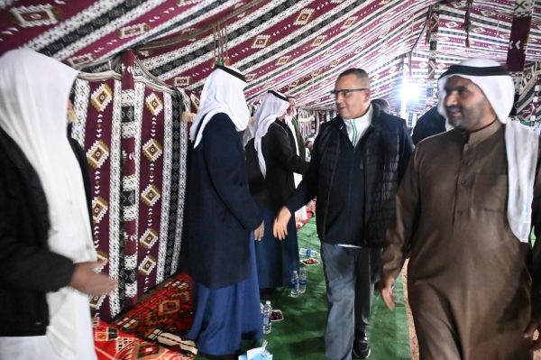 محافظ جنوب سيناء يشارك في مأدبة عشاء القبائل والوفود المشاركين في مهرجان الهجن - 3 - سيناء الإخبارية