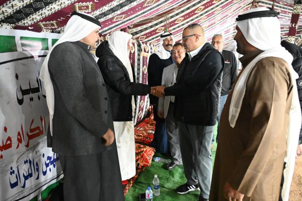 محافظ جنوب سيناء يشارك في مأدبة عشاء القبائل والوفود المشاركين في مهرجان الهجن - 9 - سيناء الإخبارية