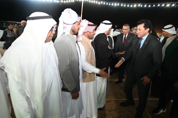 مهرجان الهجن بشرم الشيخ.. محافظ جنوب سيناء ووزير الشباب والرياضة يلتقيان القبائل العربية - 5 - سيناء الإخبارية