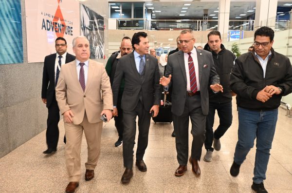 مهرجان الهجن بشرم الشيخ.. محافظ جنوب سيناء ووزير الشباب والرياضة يلتقيان القبائل العربية - 3 - سيناء الإخبارية
